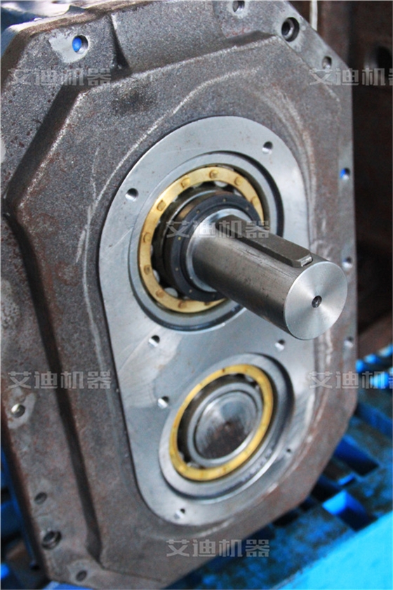 尊龙凯时机器装配中心5.jpg 尊龙凯时机器装配中心5.jpg