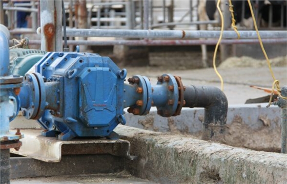 自吸泵牛粪输送设备.jpg 自吸泵牛粪输送设备.jpg