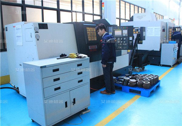 尊龙凯时机器数控中心.jpg 尊龙凯时机器数控中心.jpg