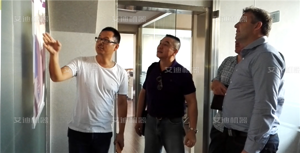 澳大利亚客户观看我公司产品宣传介绍.png 澳大利亚客户观看我公司产品宣传介绍.png