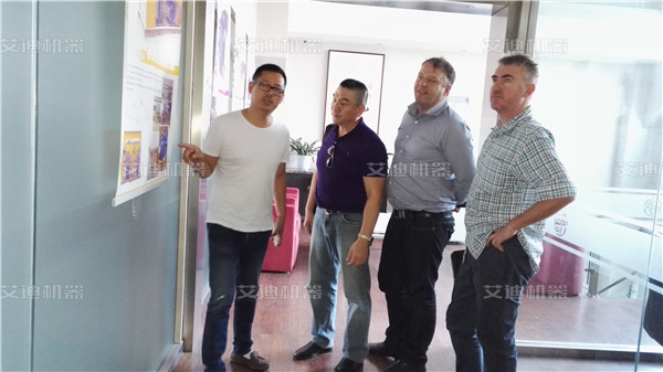 国外客户来尊龙凯时机器考察 (2).jpg 国外客户来尊龙凯时机器考察 (2).jpg