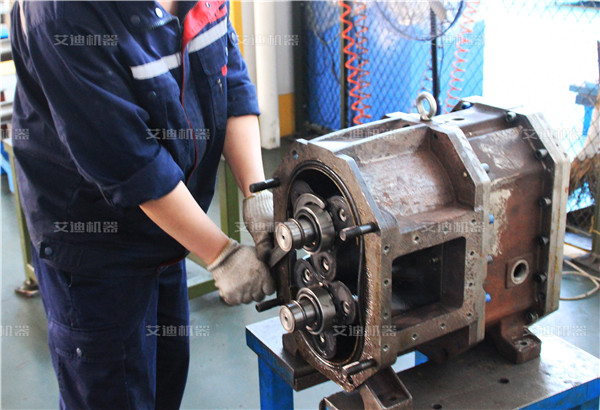 尊龙凯时机器装配中心4.jpg 尊龙凯时机器装配中心4.jpg