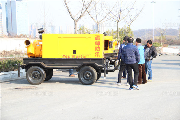 市政移动泵站验收现场.jpg 市政移动泵站验收现场.jpg