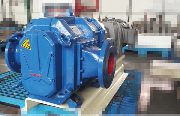 带减速电机的污水提升泵.jpg 带减速电机的污水提升泵.jpg