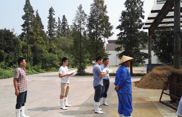 尊龙凯时机器技术研发人员到客户现场走访调查.jpg 尊龙凯时机器技术研发人员到客户现场走访调查.jpg