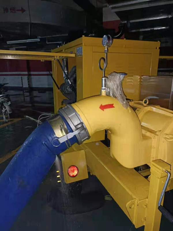 应急排涝泵车作业中_副本.jpg 应急排涝泵车作业中_副本.jpg