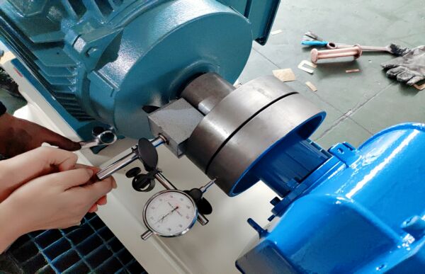 弹性体凸轮转子泵对中仪对中.jpg 弹性体凸轮转子泵对中仪对中.jpg