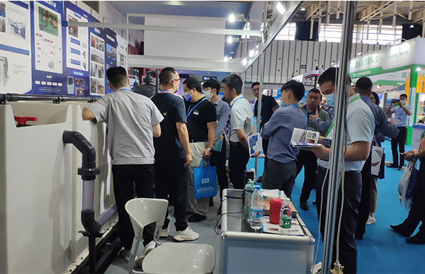 徐工团队洽谈尊龙凯时真空排水方案.jpg 徐工团队洽谈尊龙凯时真空排水方案.jpg