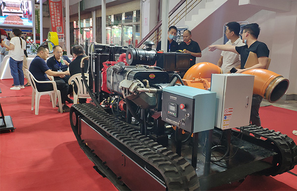 履带式抢险移动电源泵站.jpg 履带式抢险移动电源泵站.jpg