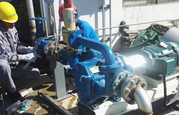 排污泵厂家调试中.jpg 排污泵厂家调试中.jpg