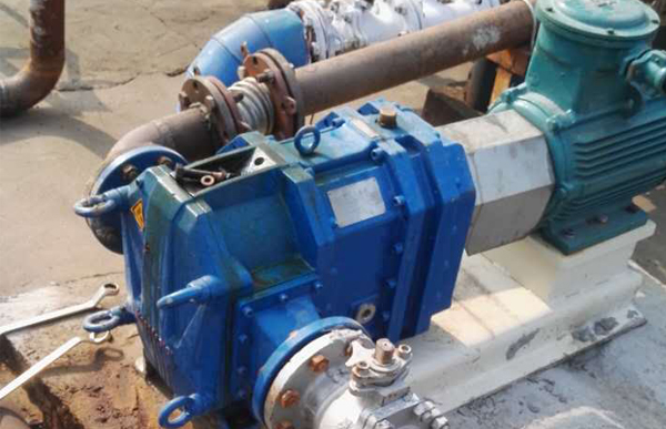 原油输送泵应用工况现场.jpg 原油输送泵应用工况现场.jpg