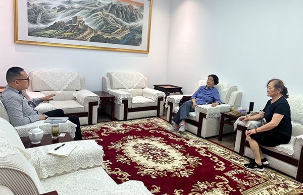 中国轻工协会环境保护科学学会副理事长(研究员)唐经美和杭州水处理中心总工周利英等.jpg 中国轻工协会环境保护科学学会副理事长(研究员)唐经美和杭州水处理中心总工周利英等.jpg