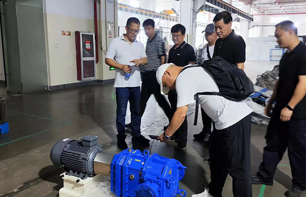 嵊州水务集团参观泵生产车间.jpg 嵊州水务集团参观泵生产车间.jpg