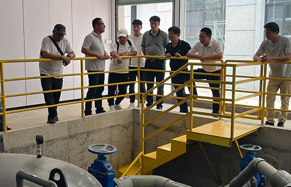 嵊州水务集团考察真空项目.jpg 嵊州水务集团考察真空项目.jpg